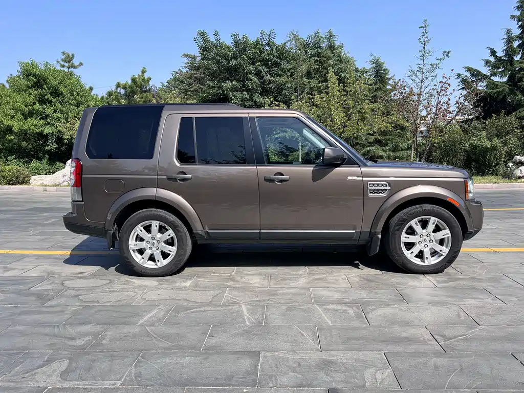Land Rover Discovery 2010 — фото 39