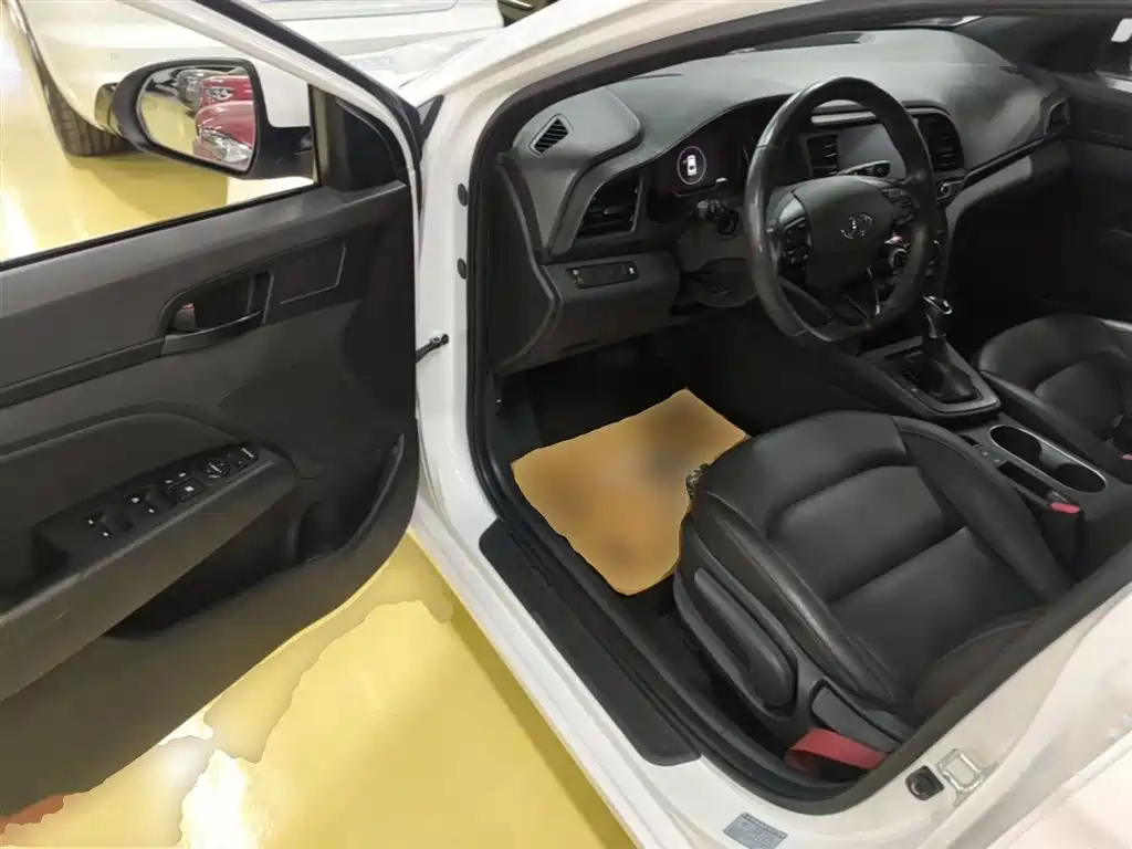 Hyundai Elantra 2020 — фото 16