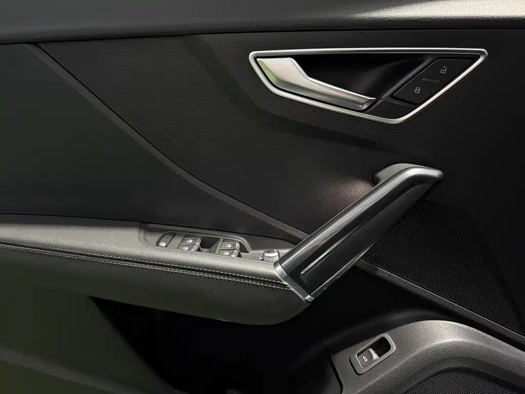 Audi Q2L 2022 — фото 12