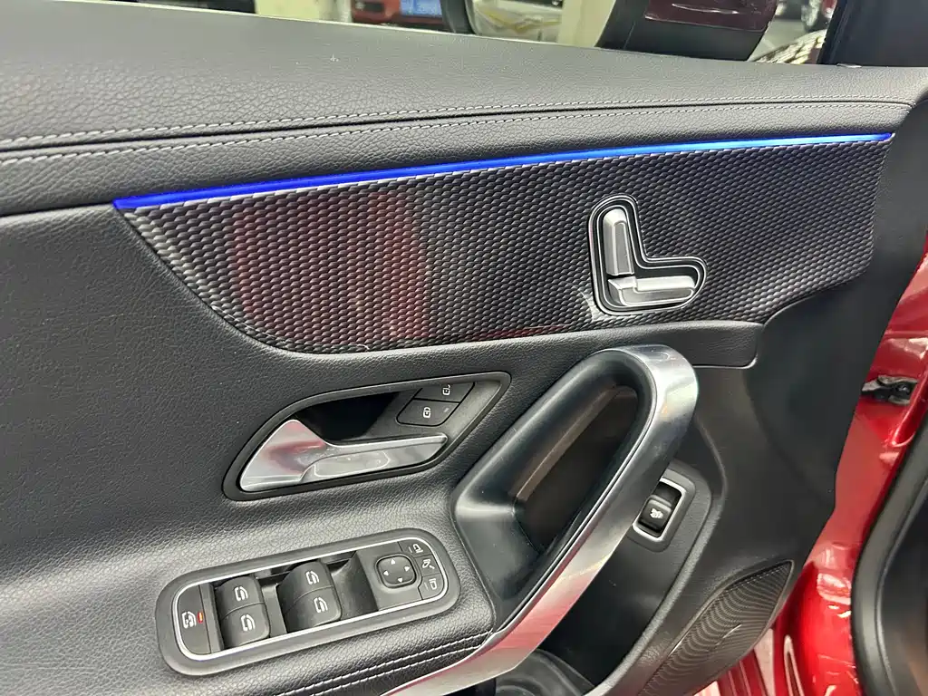 Mercedes-Benz A-Class 2019 — фото 13