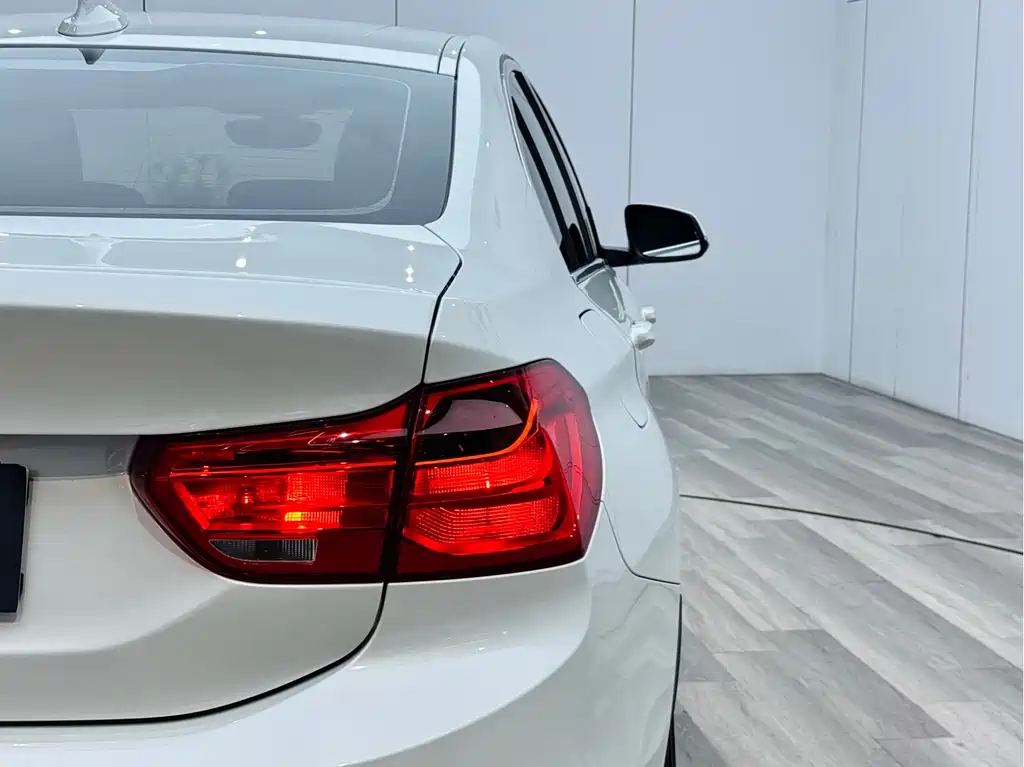 BMW 1 Series 2017 — фото 25