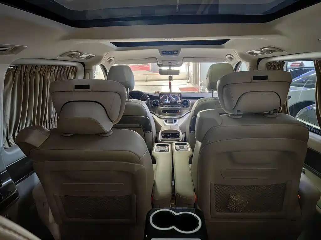 Mercedes-Benz V-Class 2022 — фото 10