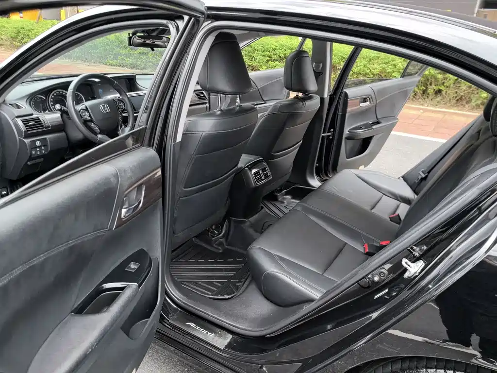Honda Accord 2016 — фото 30