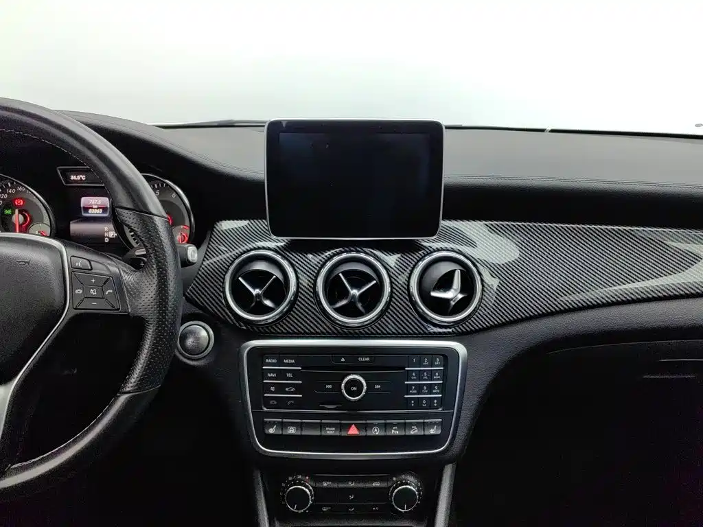 Mercedes-Benz GLA 2016 — фото 12