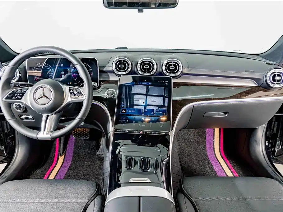 Mercedes-Benz C-Class 2025 — фото 14