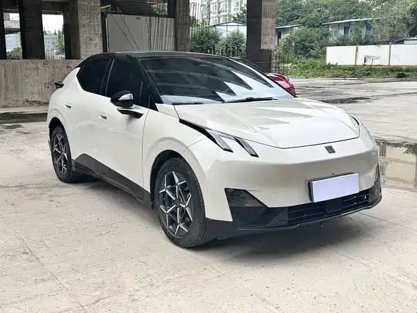 Lynk & Co Z20 2025