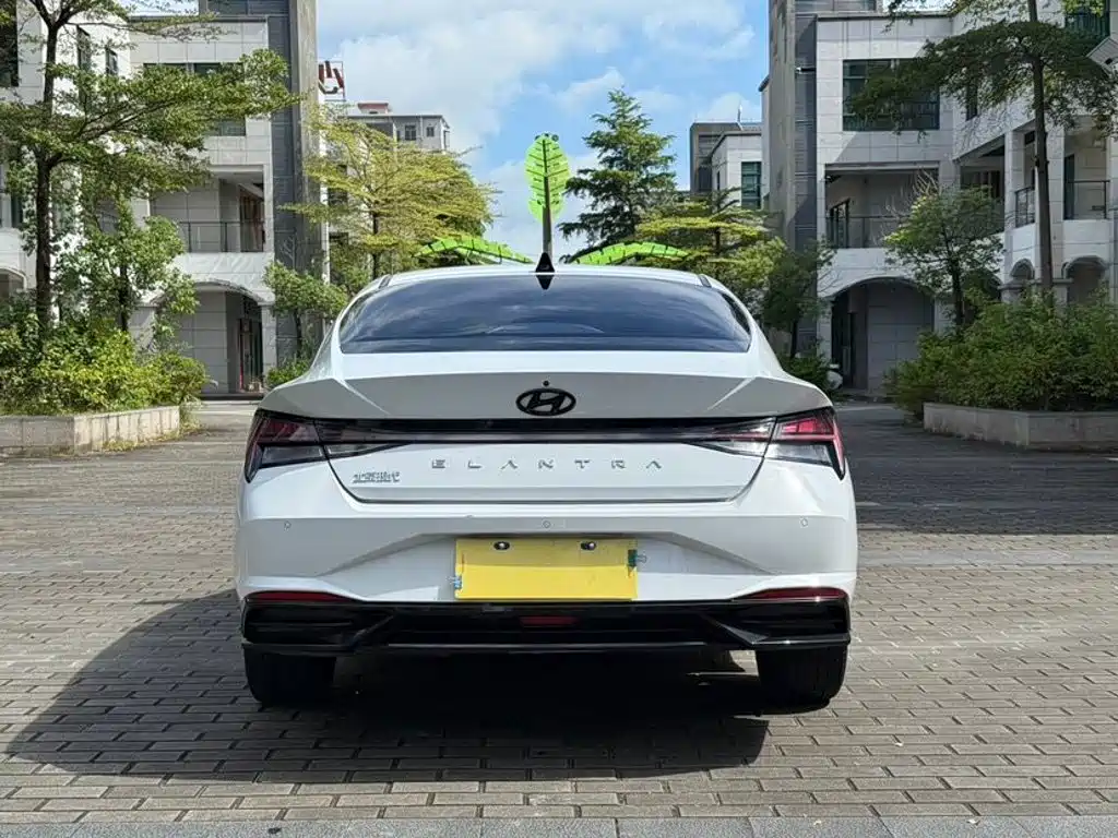 Hyundai Elantra 2022 — фото 9
