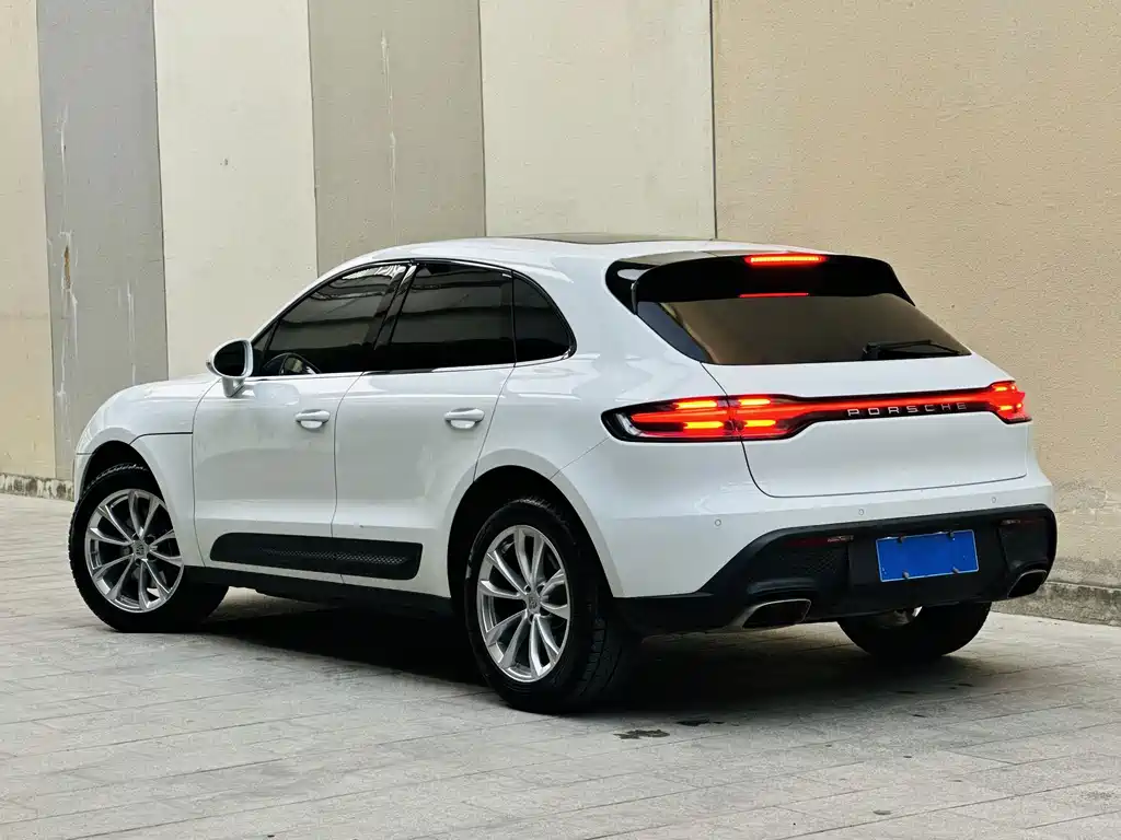 Porsche Macan 2023 — фото 9