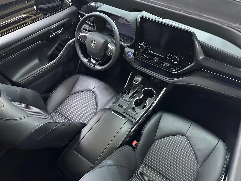 Toyota Crown Kluger 2022 — фото 11