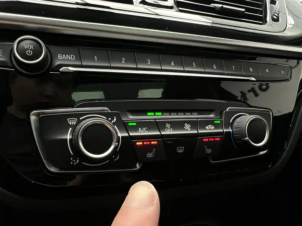 BMW 1 Series 2021 — фото 17