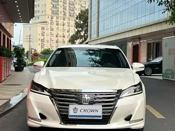 Toyota Crown 2015