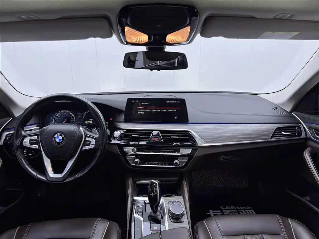 BMW 5 Series 2018 — фото 14
