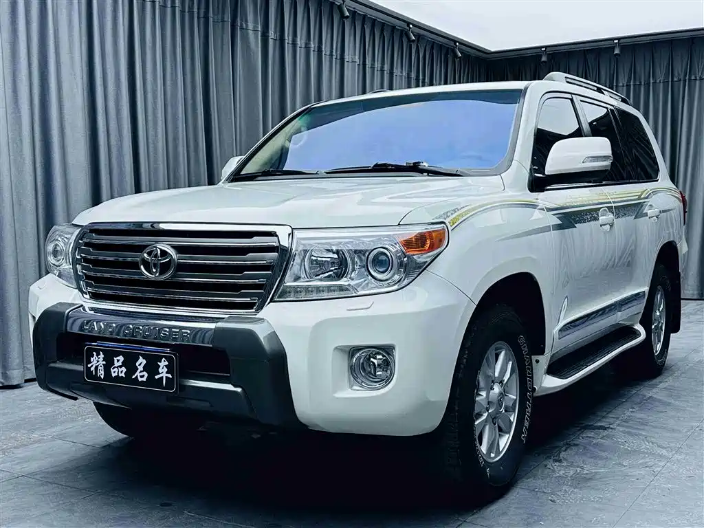 Toyota Land Cruiser 2012 — фото 1