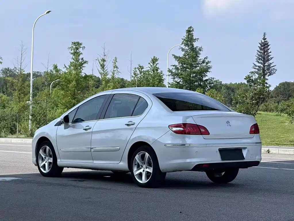 Peugeot 408 2014 — фото 17