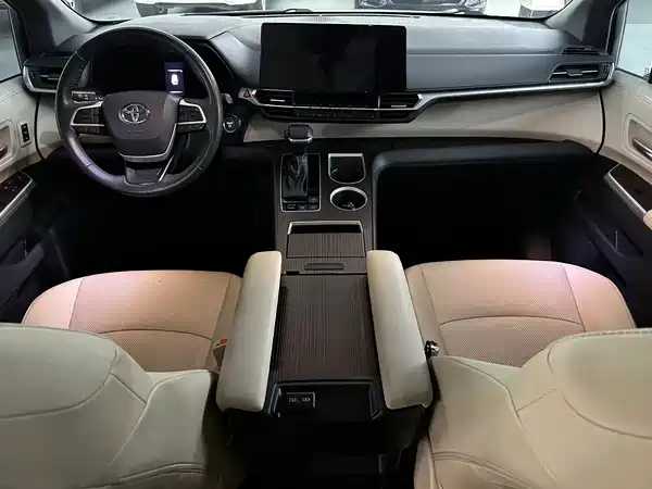 Toyota Granvia 2023