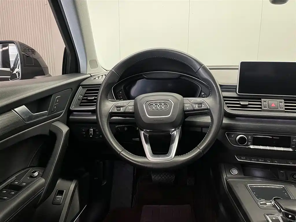 Audi Q5L 2021 — фото 13