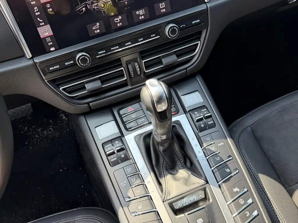Porsche Macan 2018 — фото 15