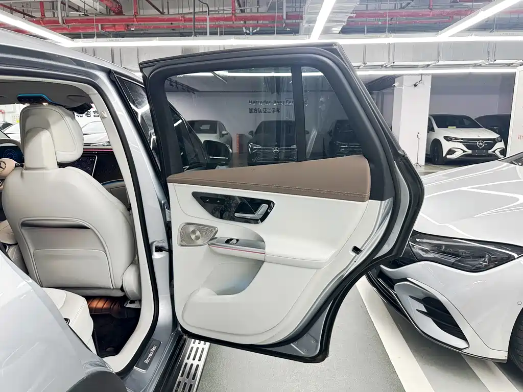 Mercedes-Benz EQE SUV 2026 — фото 10
