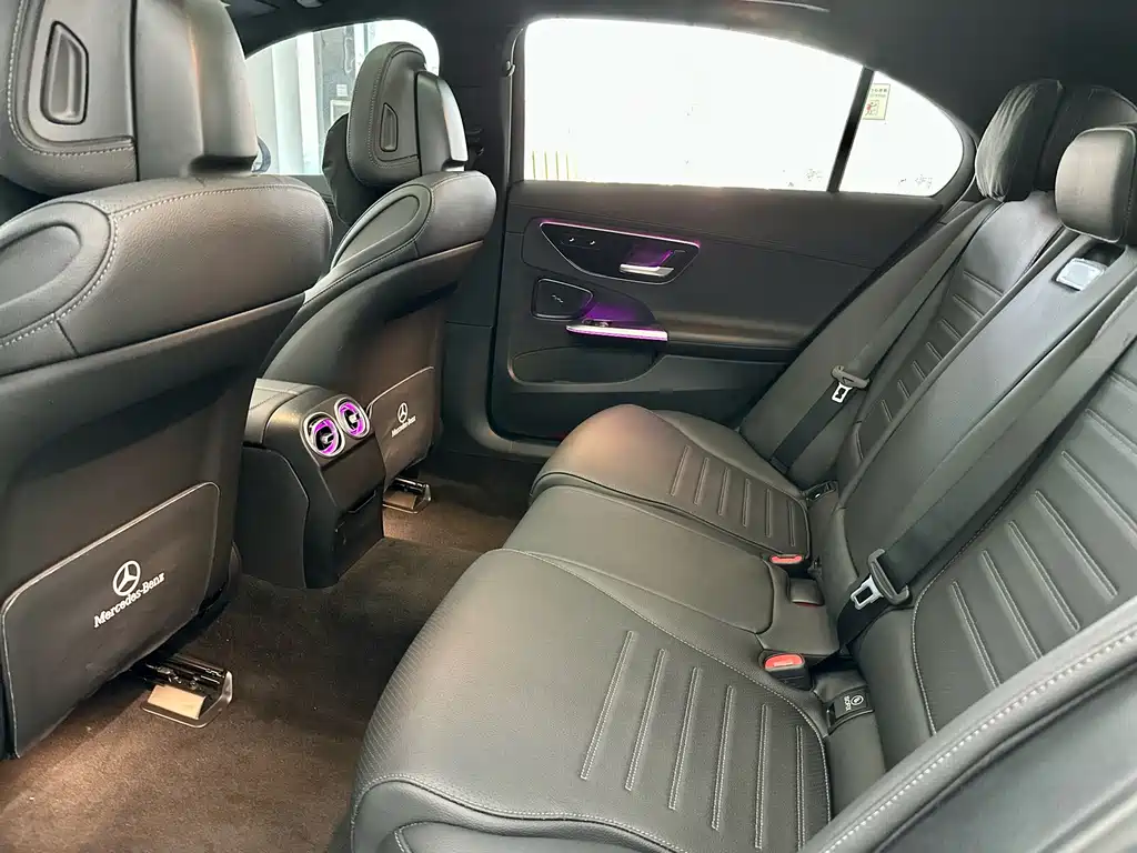 Mercedes-Benz C-Class 2023 — фото 10