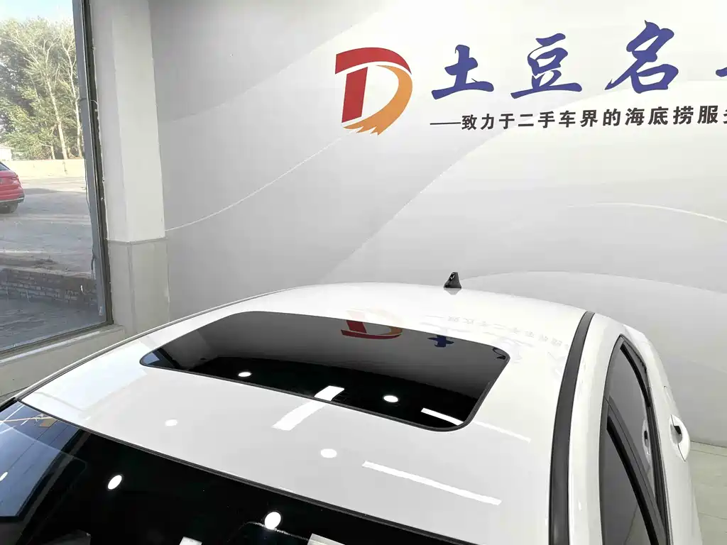 Hyundai Elantra 2022 — фото 17