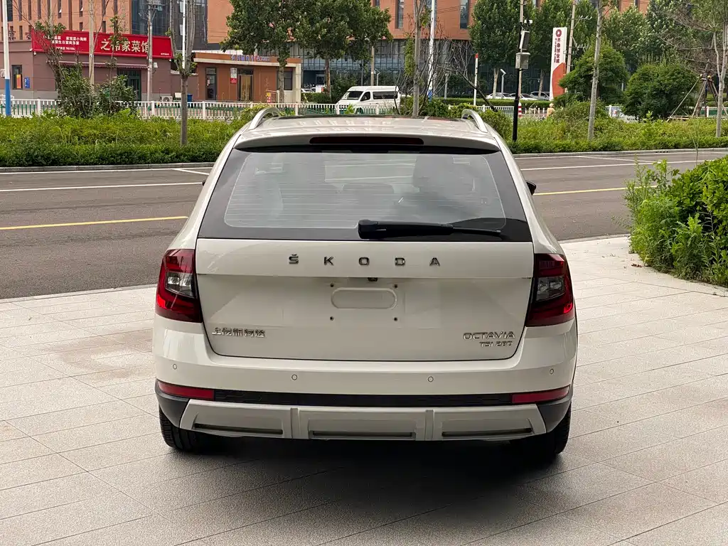 Skoda Octavia 2020 — фото 8
