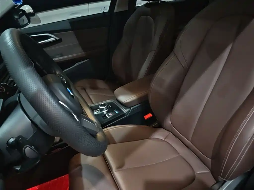 BMW 1 Series 2019 — фото 15