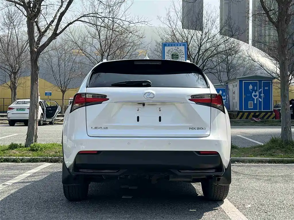 Lexus NX 2017 — фото 11
