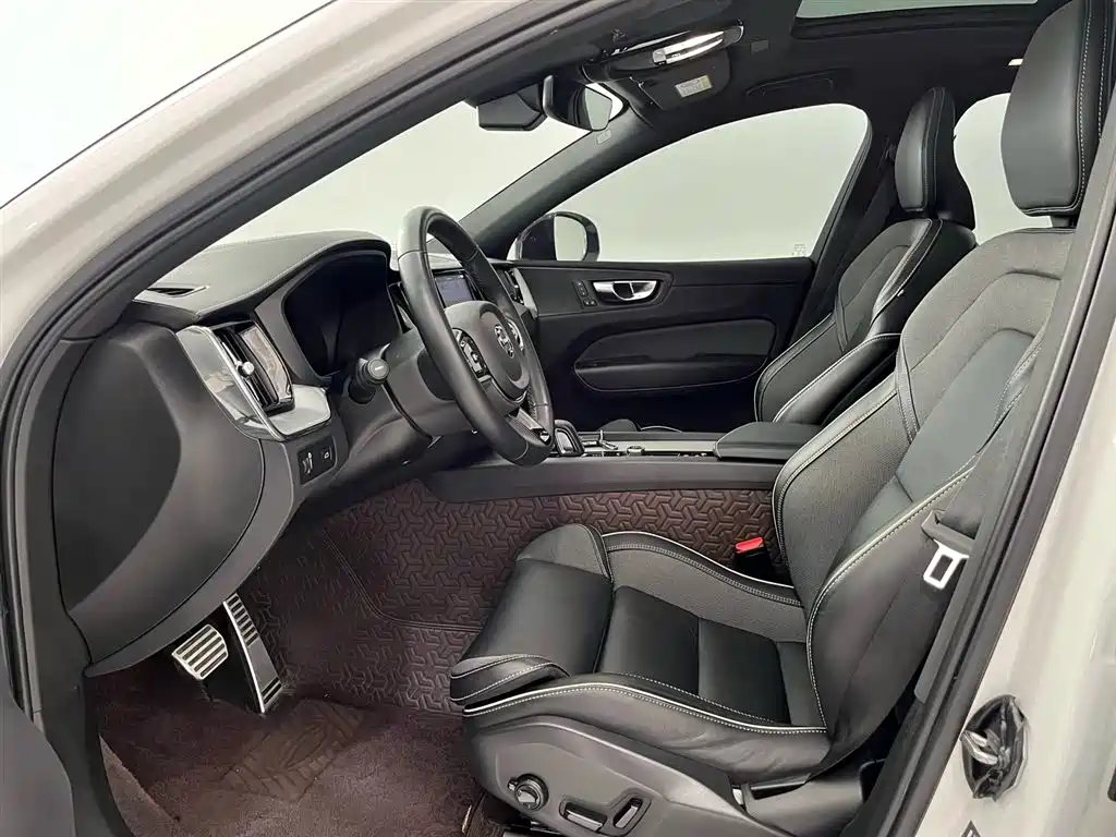 Volvo XC60 2022 — фото 4