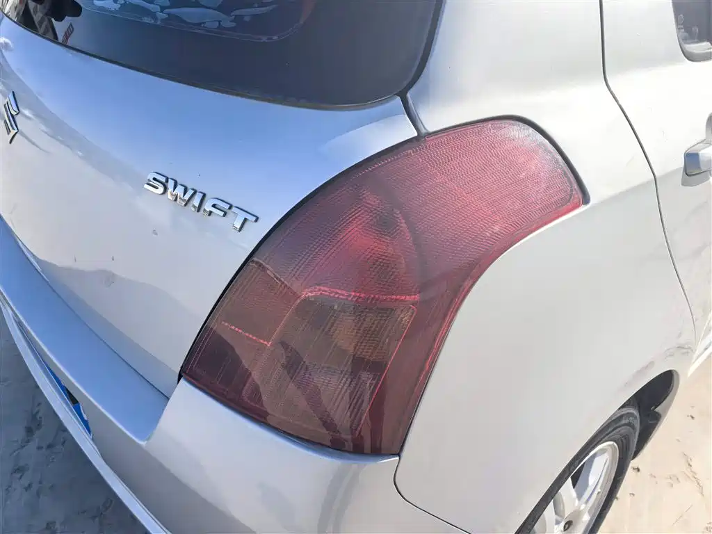 Suzuki Swift 2010 — фото 13