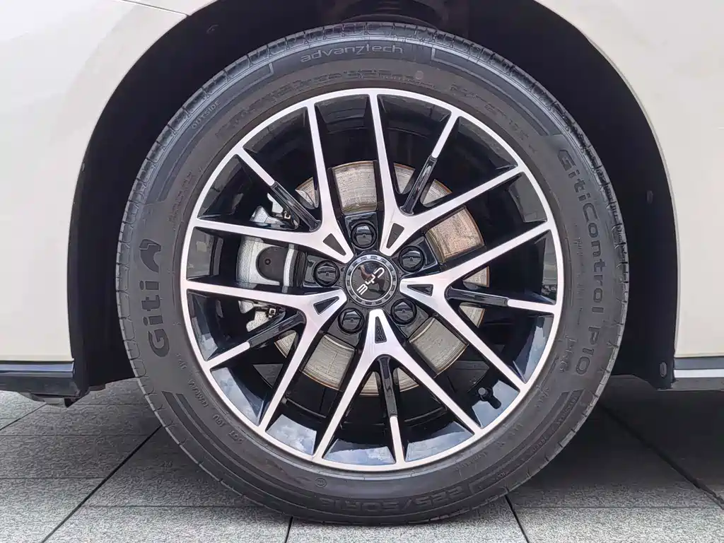 BYD Seal 07 DM-i 2024 — фото 8