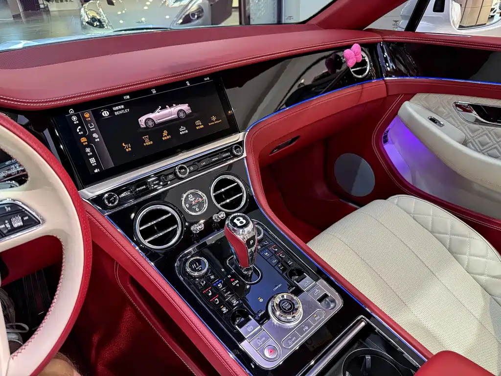 Bentley Continental 2024 — фото 11