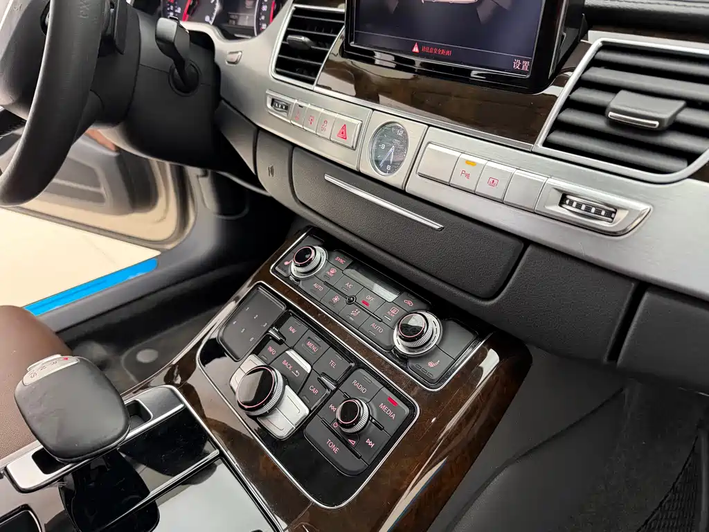 Audi A8 2015 — фото 14