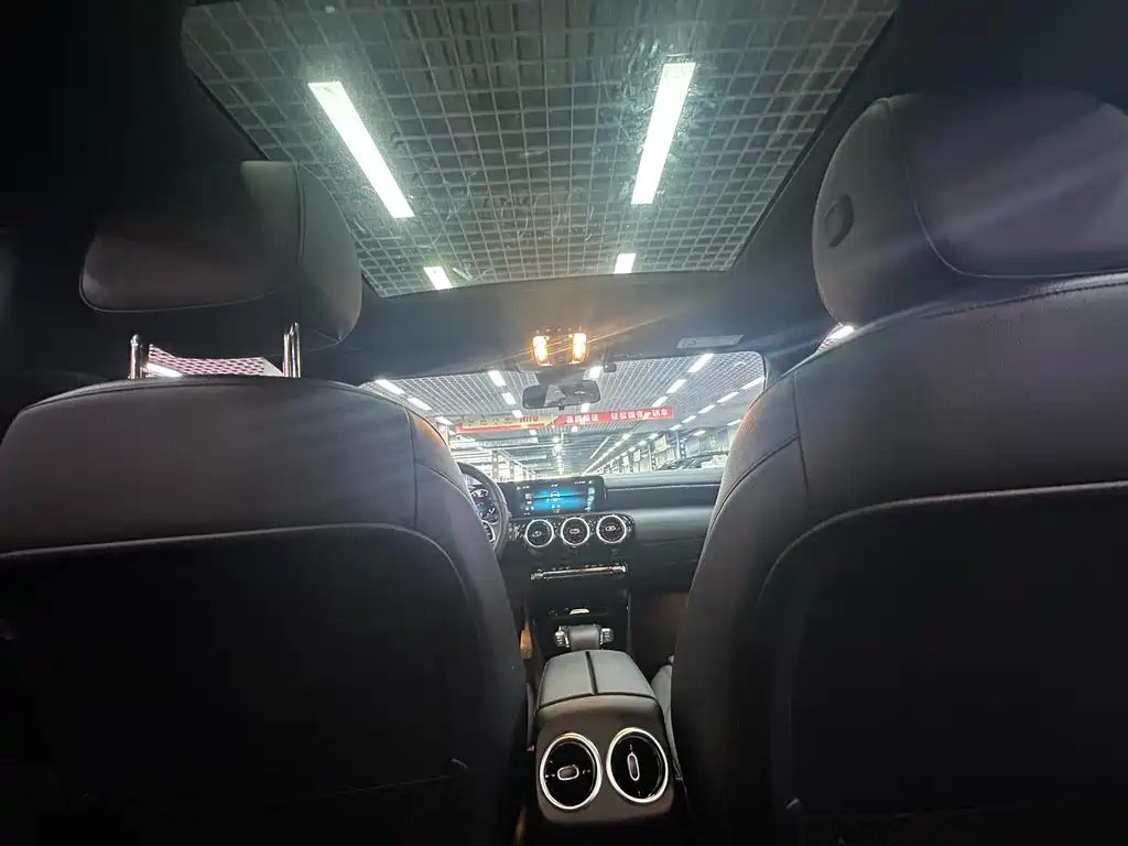 Mercedes-Benz A-Class 2022 — фото 15