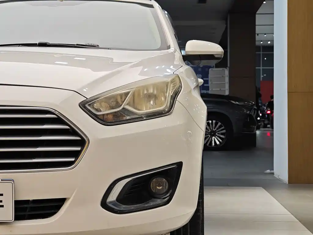 Ford Escort 2015 — фото 2
