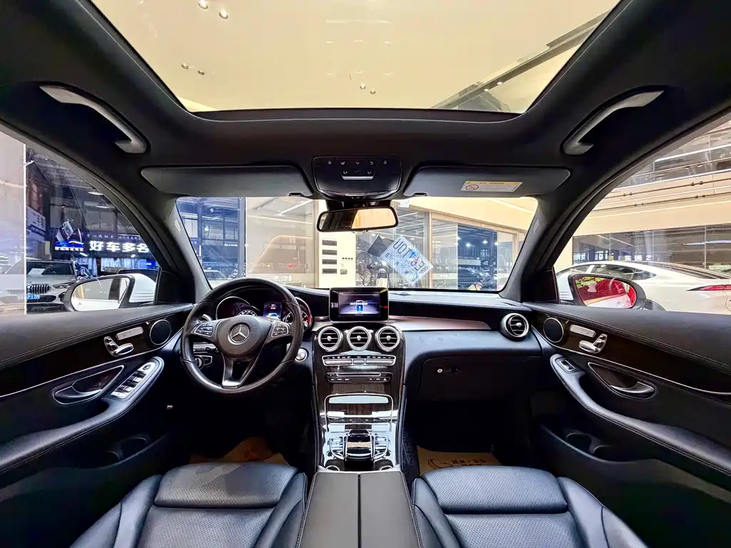 Mercedes-Benz GLC 2018 — фото 16