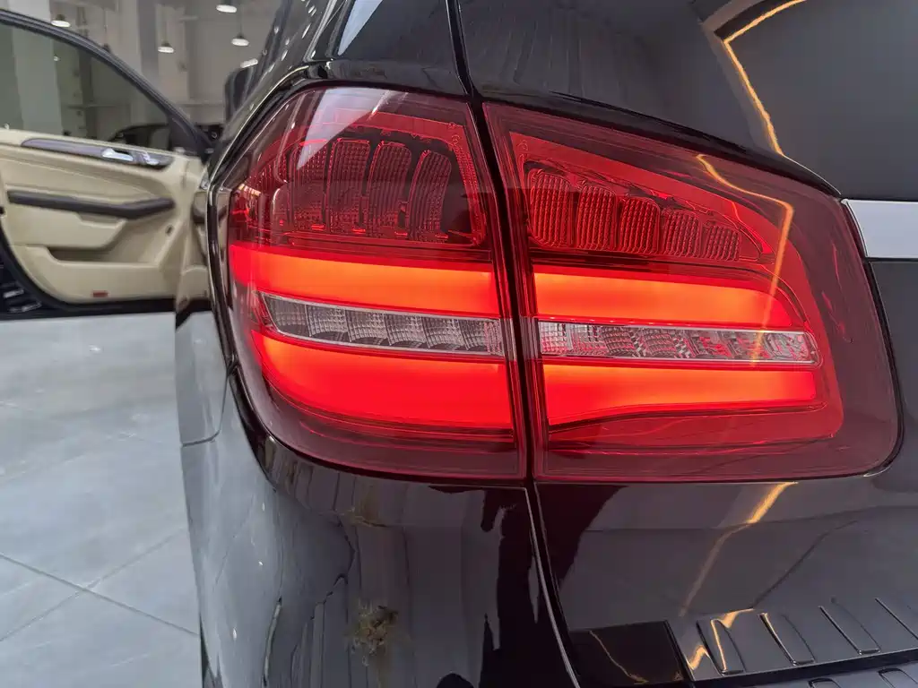 Mercedes-Benz GLS 2017 — фото 24
