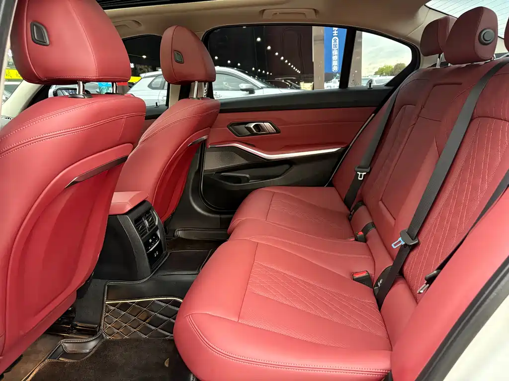 BMW 3 Series 2025 — фото 13