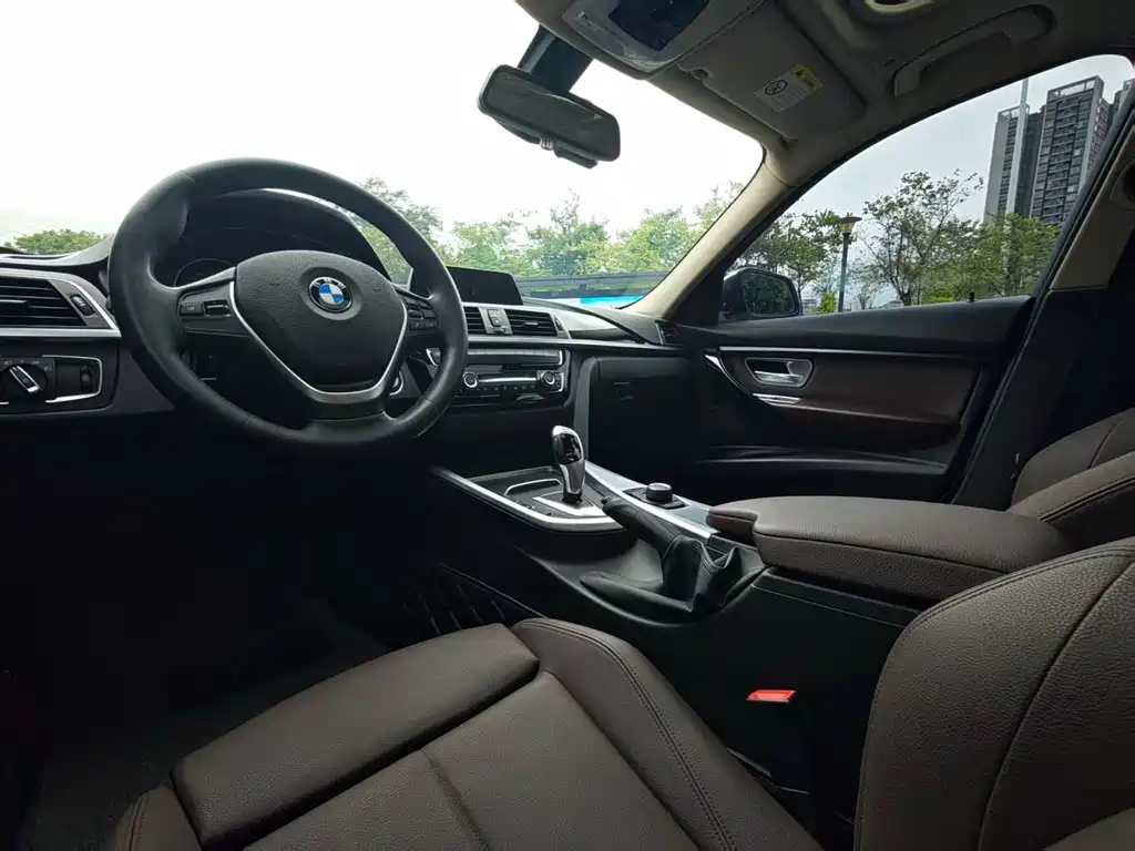BMW 3 Series 2017 — фото 13