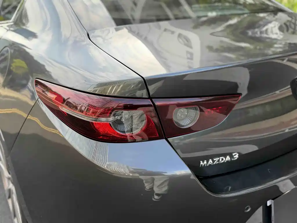 Mazda 3 Axela 2020 — фото 22