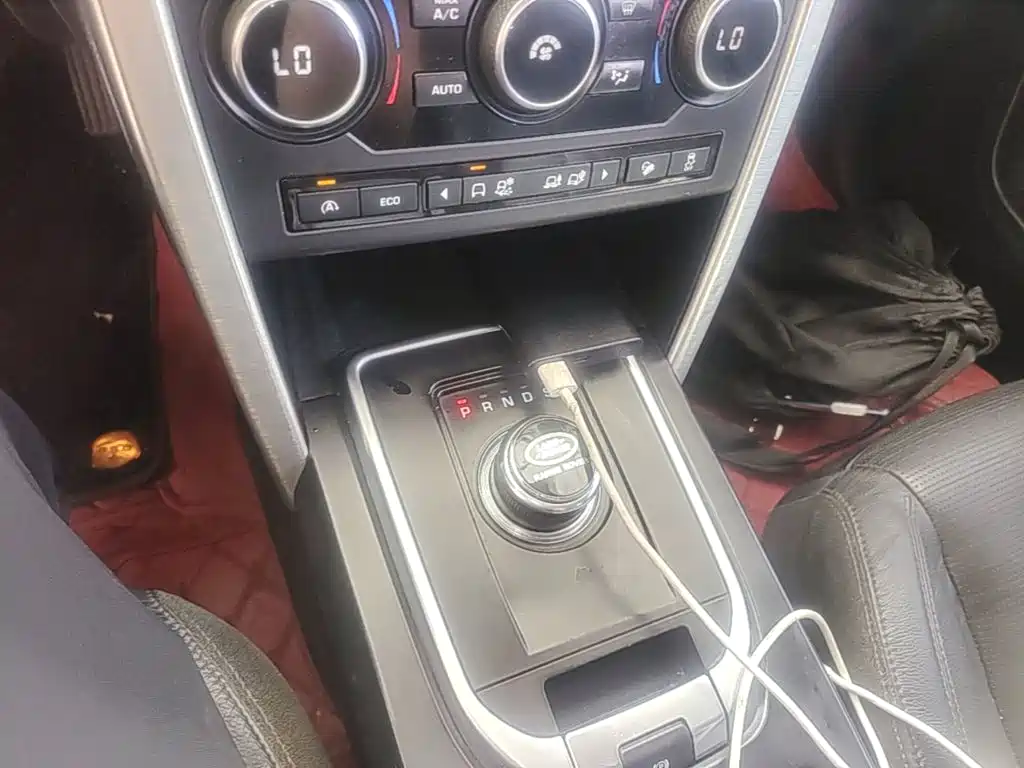 Land Rover Discovery Sport 2017 — фото 14