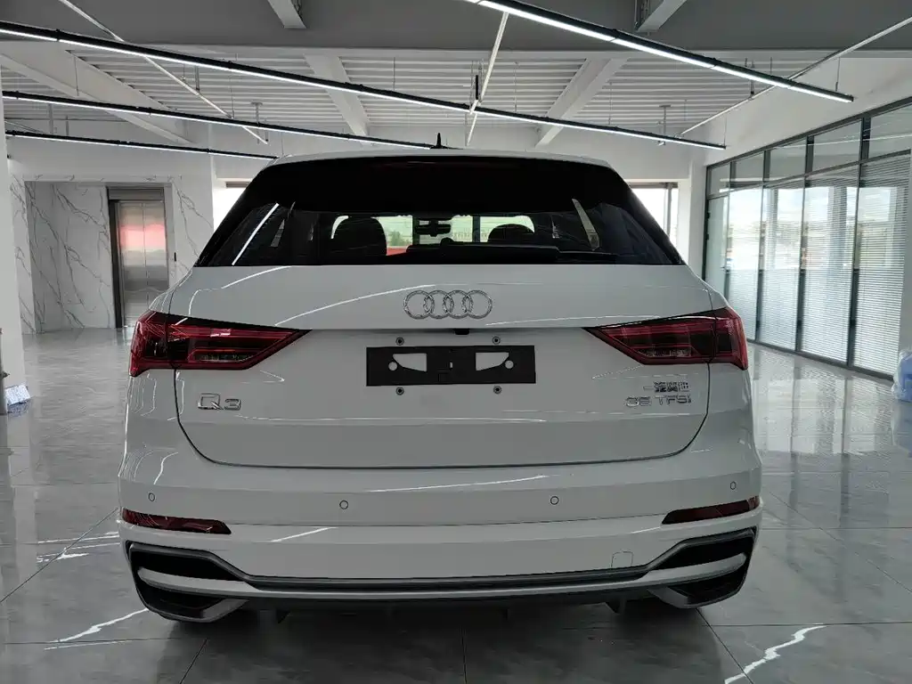 Audi Q3 2023 — фото 4