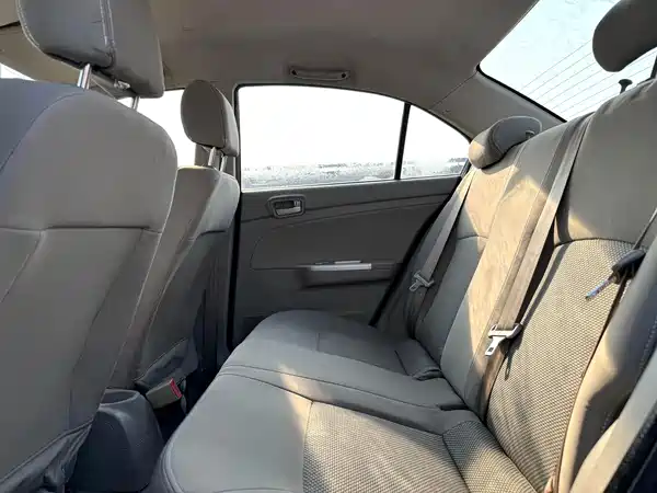 Changan Yuexiang V3 2013