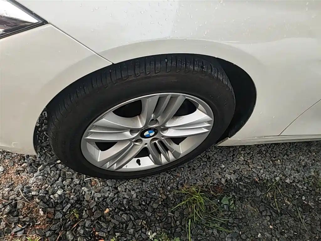 BMW 3 Series 2016 — фото 23