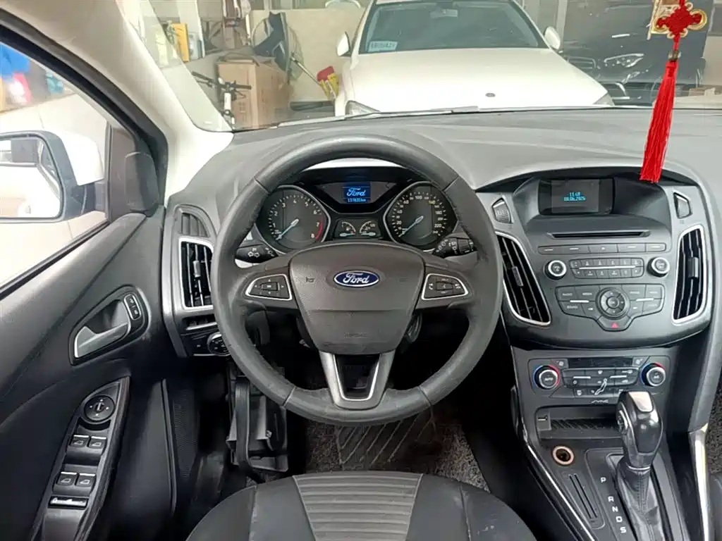 Ford Focus 2016 — фото 10