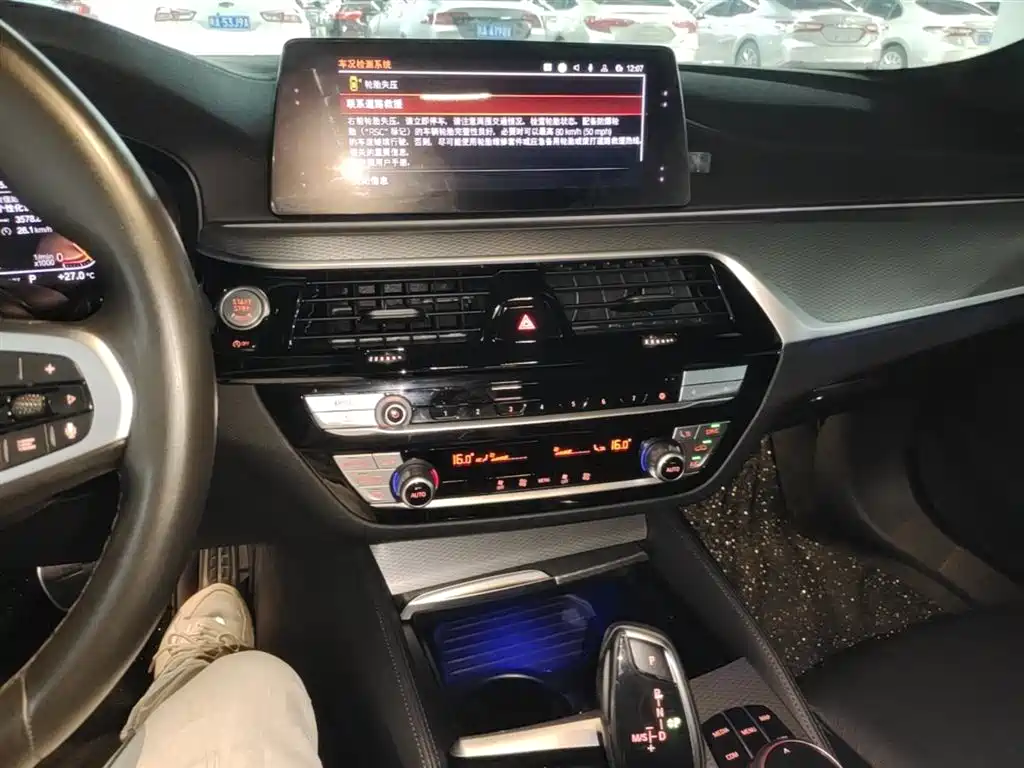 BMW 5 Series 2020 — фото 13