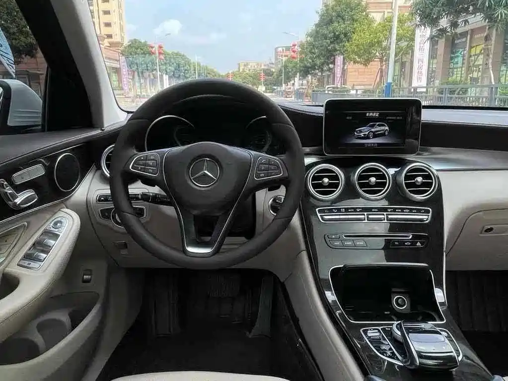 Mercedes-Benz GLC 2016 — фото 12