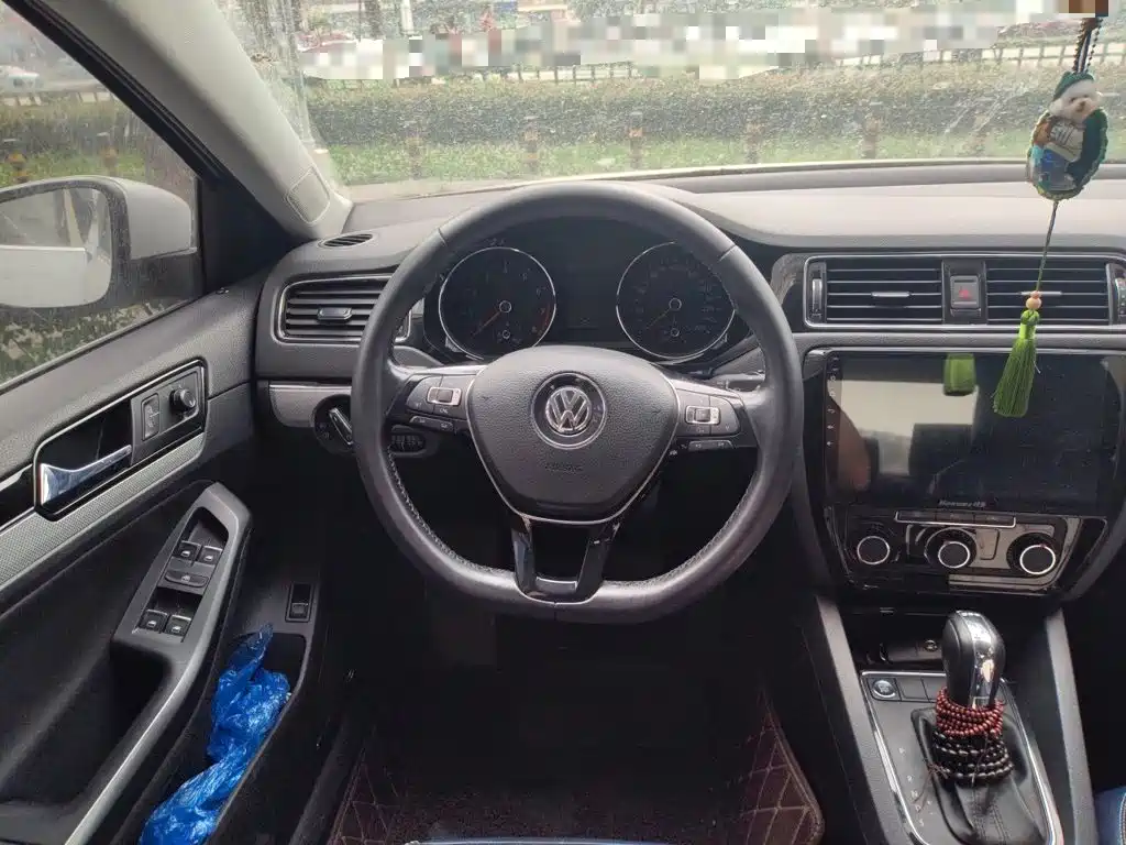 Volkswagen Sagitar 2017