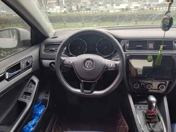 Volkswagen Sagitar 2017