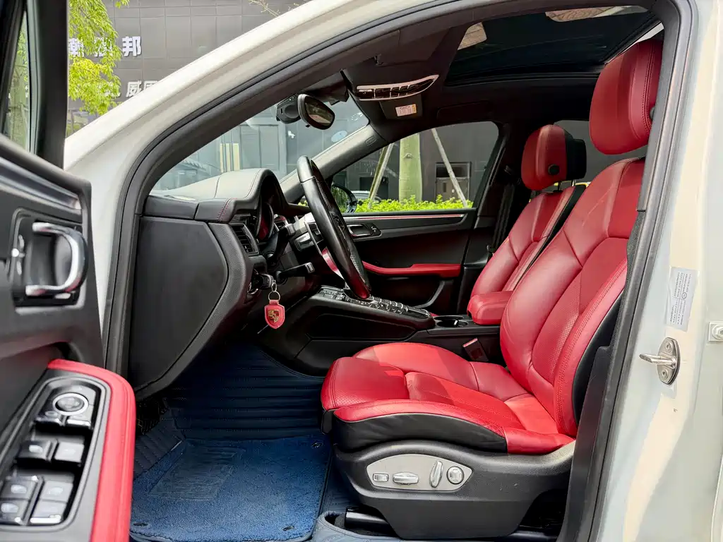 Porsche Macan 2018 — фото 16