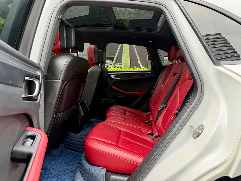 Porsche Macan 2018 — фото 19
